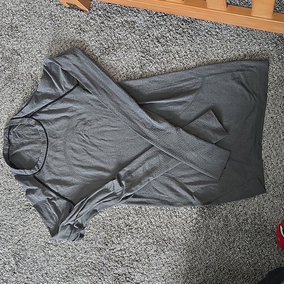 lululemon athletica Tops - lululemon grey long sleeve 15.5" ptp